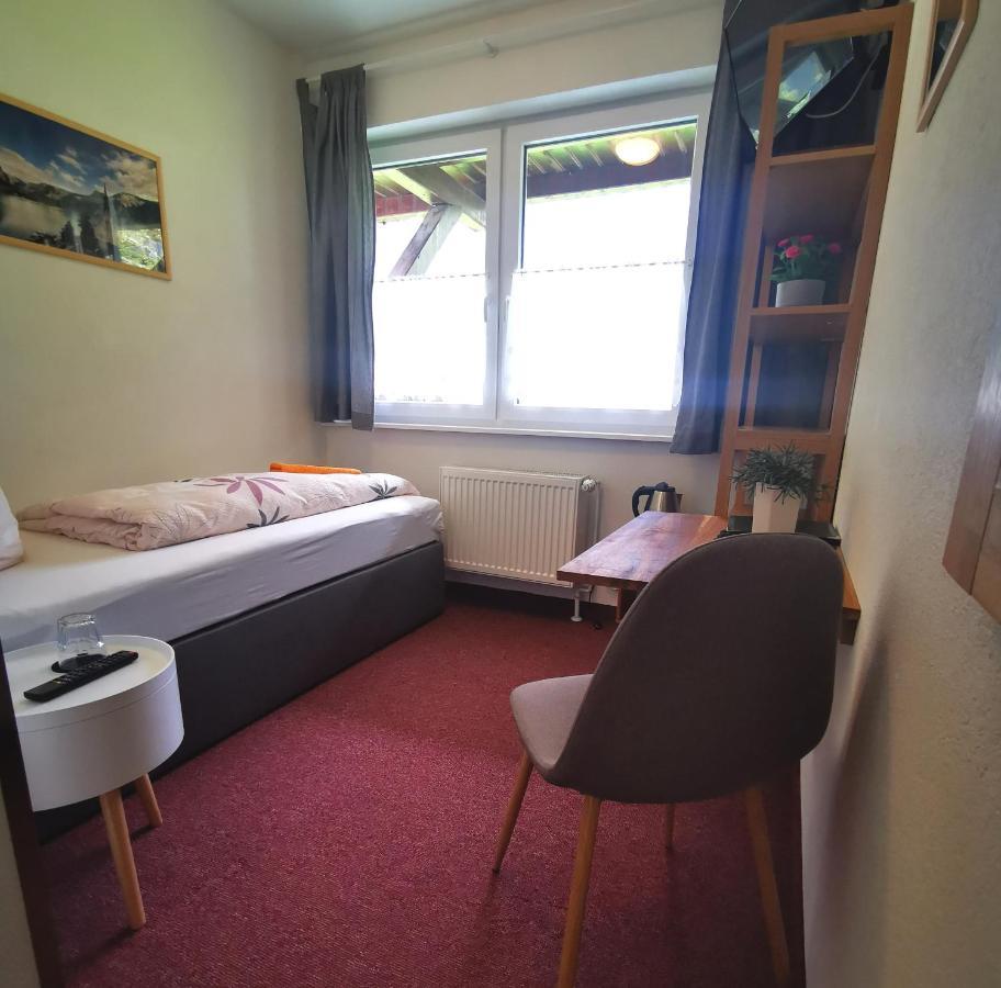 Pension Bergfried ฮัลล์สตัทท์ ภายนอก รูปภาพ